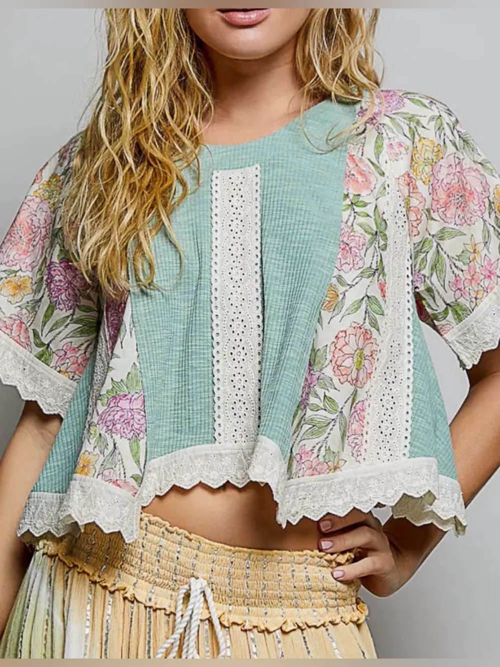 NEW ARRIVAL 5/4 : “The  Candie”Boho Floral Crochet-Trim Cropped Top